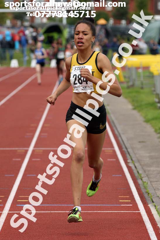 Girls under-15s 800 metres, Northern Under-17s/U-15s and U13s Champs, Leigh Sports Village, Leigh. Photo: David T. Hewitson/Sports for All Pics